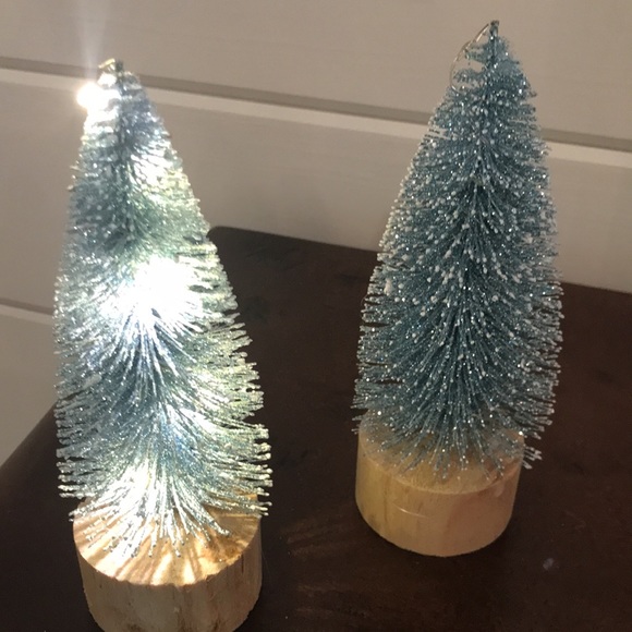 Set of 2 Lighted Bottle Brush Trees - Picture 6 of 8